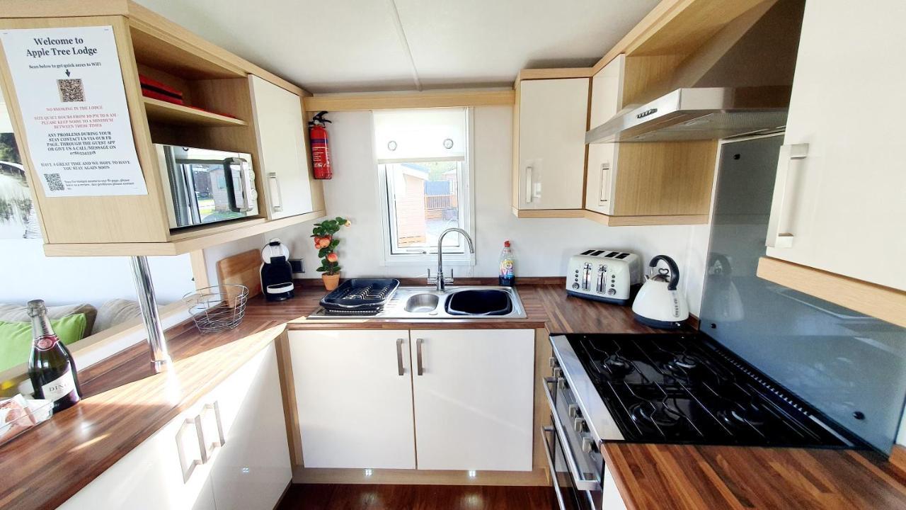 Apple Tree Lodge Hot Tub 3 Bedroom 2 Bars Morpeth Exterior foto